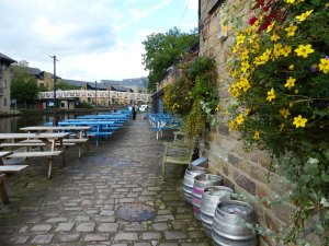 Towpath next to the Water Witch, Lancaster Canal — Mat Fascione (CC BY-SA 2.0)